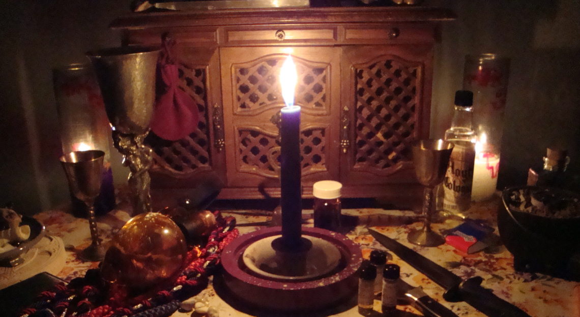 Nexus arcanum, evocazione, come evocare, come si evocano i demoni, evocazione goetica, goezia, teurgia, come evocare una divinità, come evocare uno spirito, l'evocazione èpericolosa, a cosa serve la purificazione le offerte servono per i riti, gli strumenti servono per i riti, sigilli, sigillazione, scrying, specchio nero, sfera i cristall, incenso magico, incenso devozionale, la magia delle candele, candele, candele hoodoo, hoodoo, come vestire le candele, come usare le candele durante un rituale, come fare magia con le candele